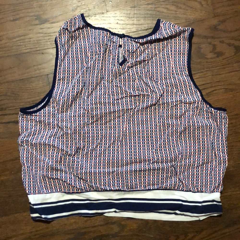 Gap Patterned top - Picture 2 of 2